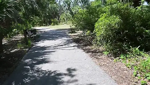 Bts Naturspaziergang und Masturbation auf dem Trail