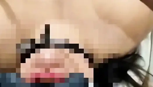 Payudara susu besar disetubuhi oleh dominanku