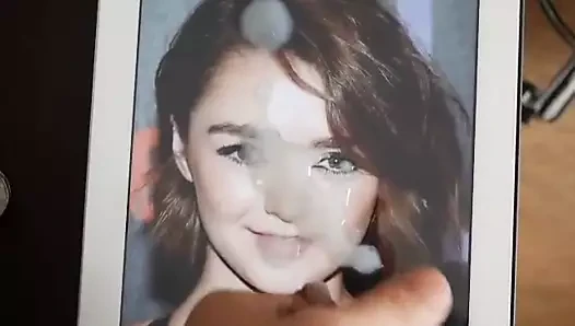 Maisie Williams'ın üstüne boşal #1