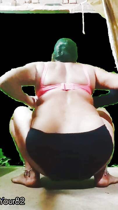 Bhabhi ji is seen in a very sexy look and has become naked, she is massaging big milk, ready to her, be very hot