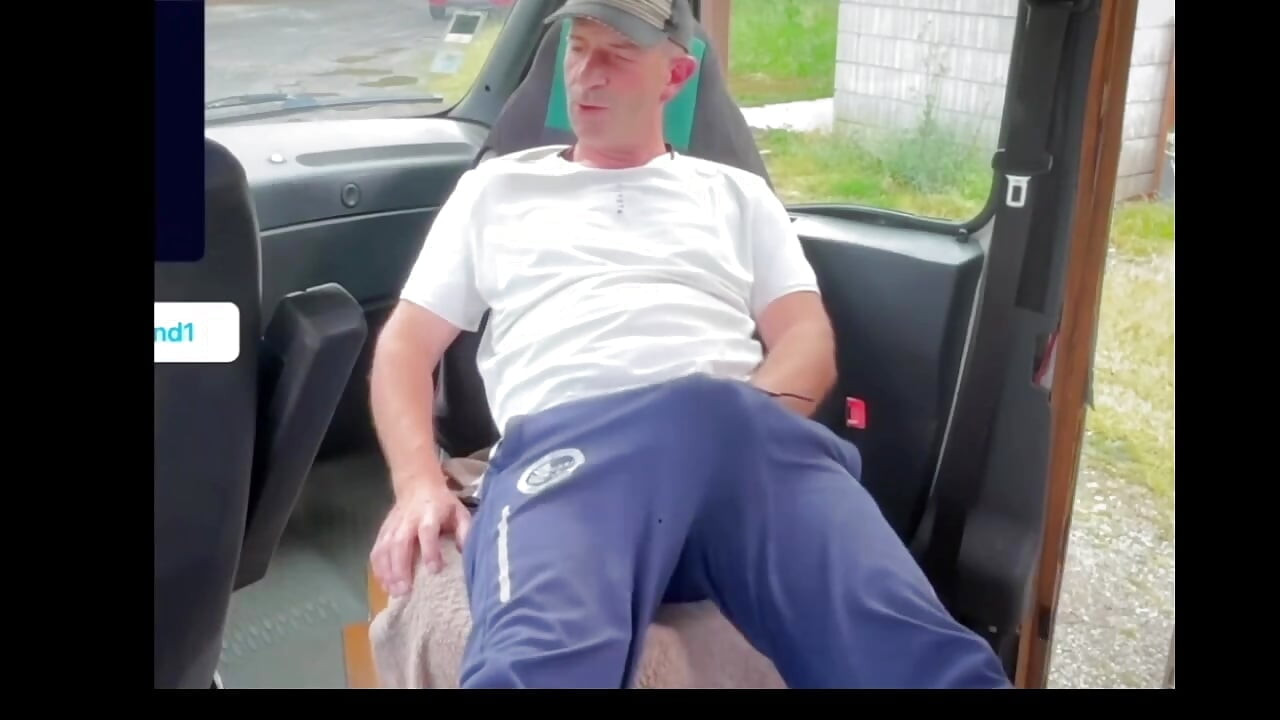 A nice big dick on a parking lot during his OnlyFans live stream, it's very hot humm