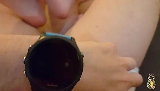 Vibratörle mastürbasyon yaparken yarağımın amının içinde yakın çekim