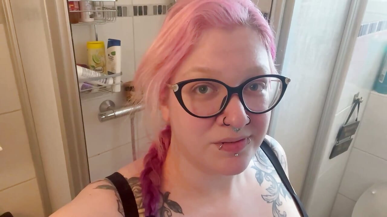 Hairy Pussy and Nice Piss Stream