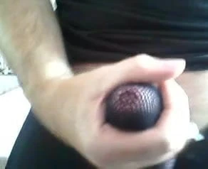 我穿着年轻的粉红色内裤手淫