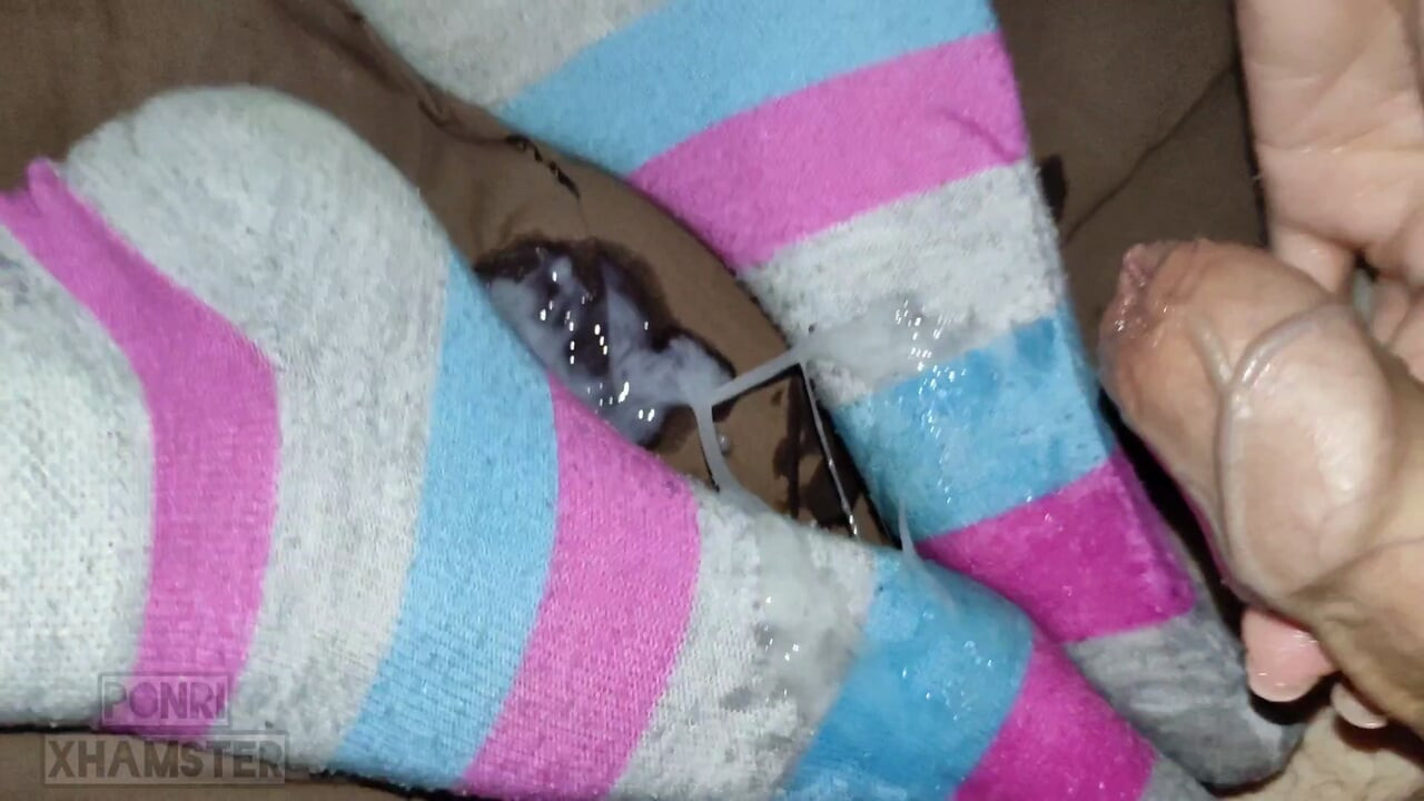 My stepsister helped me cum on her feet in cute socks