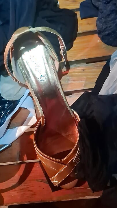 靴の精液、ナイロン