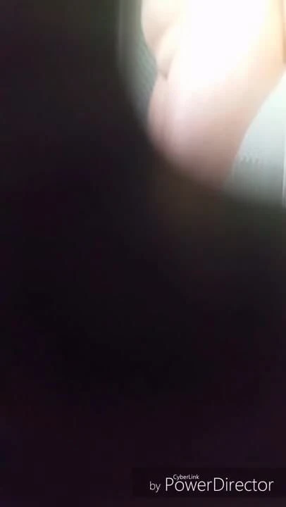 Elle sexy avec sa chatte bien rasee