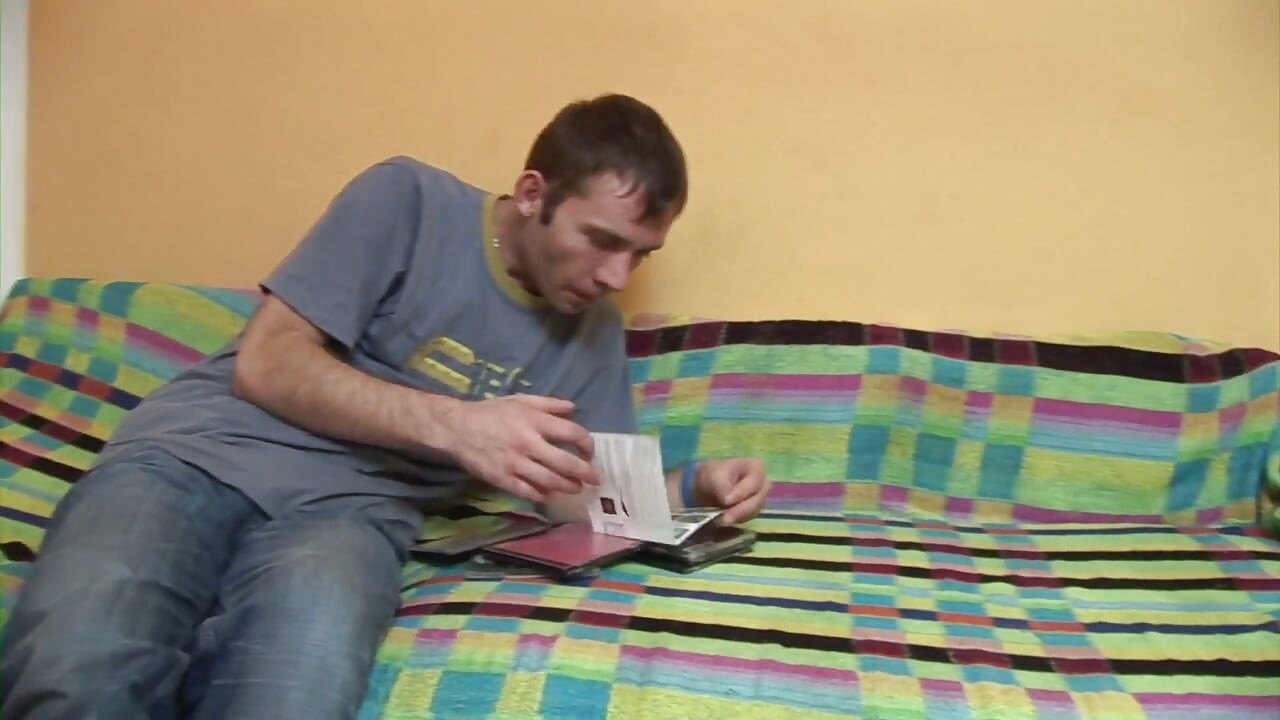 Skinny DILF gets bareback creampie