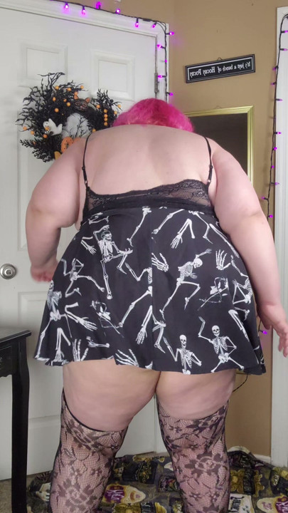 It's finally fat goth girl season. Extra plump to keep you warm and cozy.