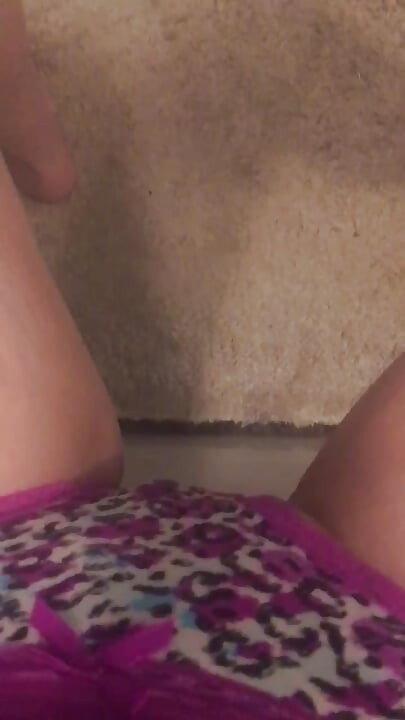 SEKSI SıKı KÜLOTLU ATEŞLI GENÇ ORTA YAŞLı SEKSI KADıN KOCASı IÇIN PREPS