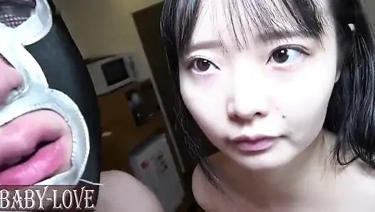 Alami Allure. Si cantik langsing rambut hitam ini tetap jago banget untuk muasin memeknya sendirian di momen pribadi