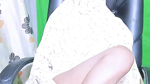 Hijabi Queen. Muslim Girl showing her Asshole and Fingering wearing Hijab.