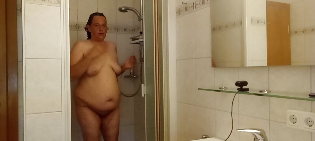 53 e Molhada  Milf Real no Chuveiro, Sem Filtro