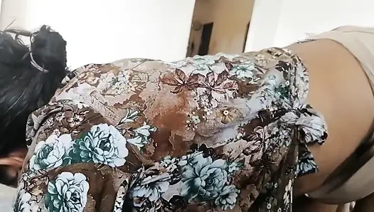 Падчерица вымаливает молоко отчима, муж работает