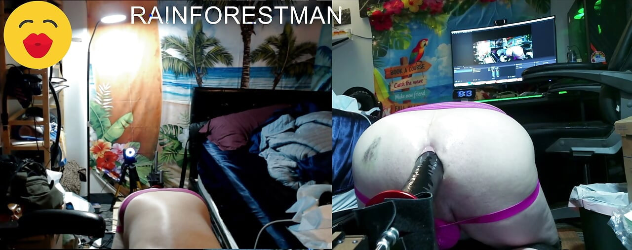 RAINFOREST-MAN SPLIT SCREEN Using Black Destroyer on Sex Machine.