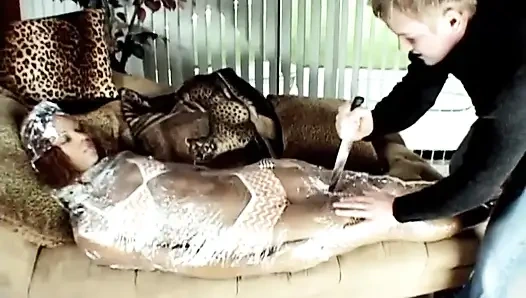 Cewek semok kulit hitam dengan toket aduhai dientot habis-habisan sama kontol besar sampai dicrot di mulut