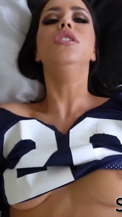 Alina Lopez, belle-fille adorable, facialisée après une levrette en POV | Clip 2