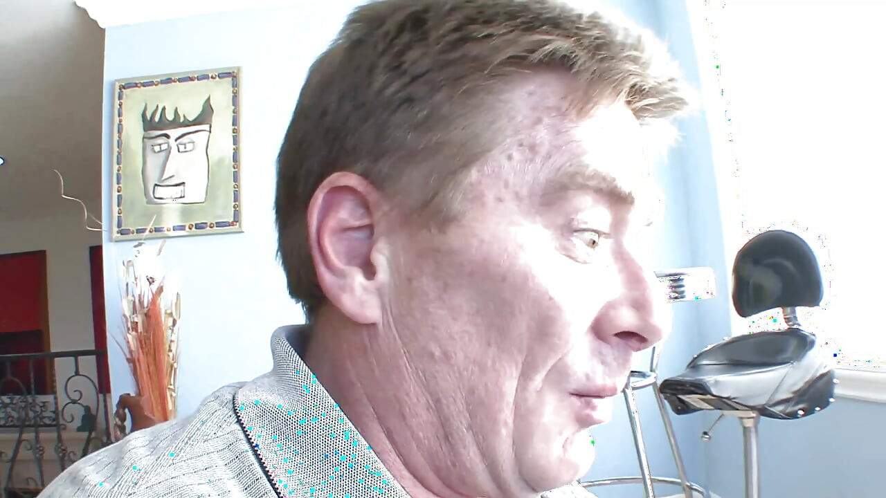 Zwarte tienerslet heeft graag plezier met een oudere kerel, haar stiefvader