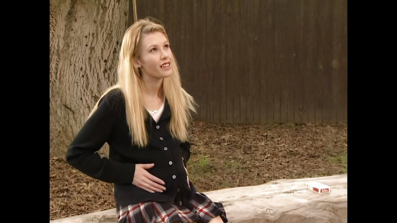 Ona želi da bude jebana na otvorenom, i zna kako da ga natera da uživa