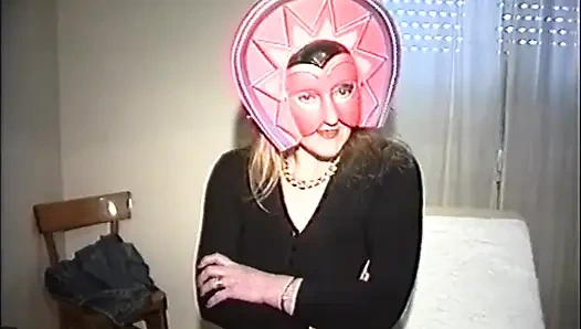 Milf bertopeng suka kontol besar berbulu di pantat