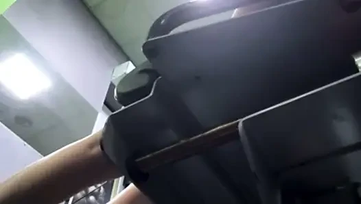 Fingering pussy in the gym jucielussie