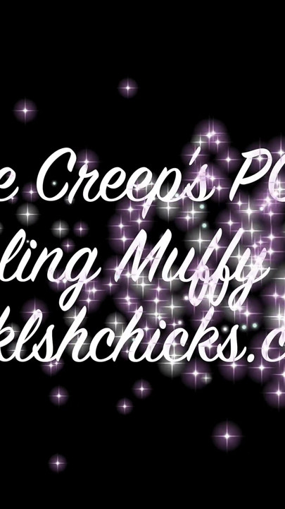 El pezón en primer plano del creep cosquillas hinchadas hasta el orgasmo