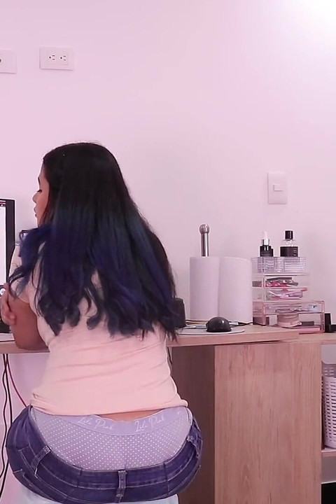 فئة محرجة مع مؤخرتي في الأفق