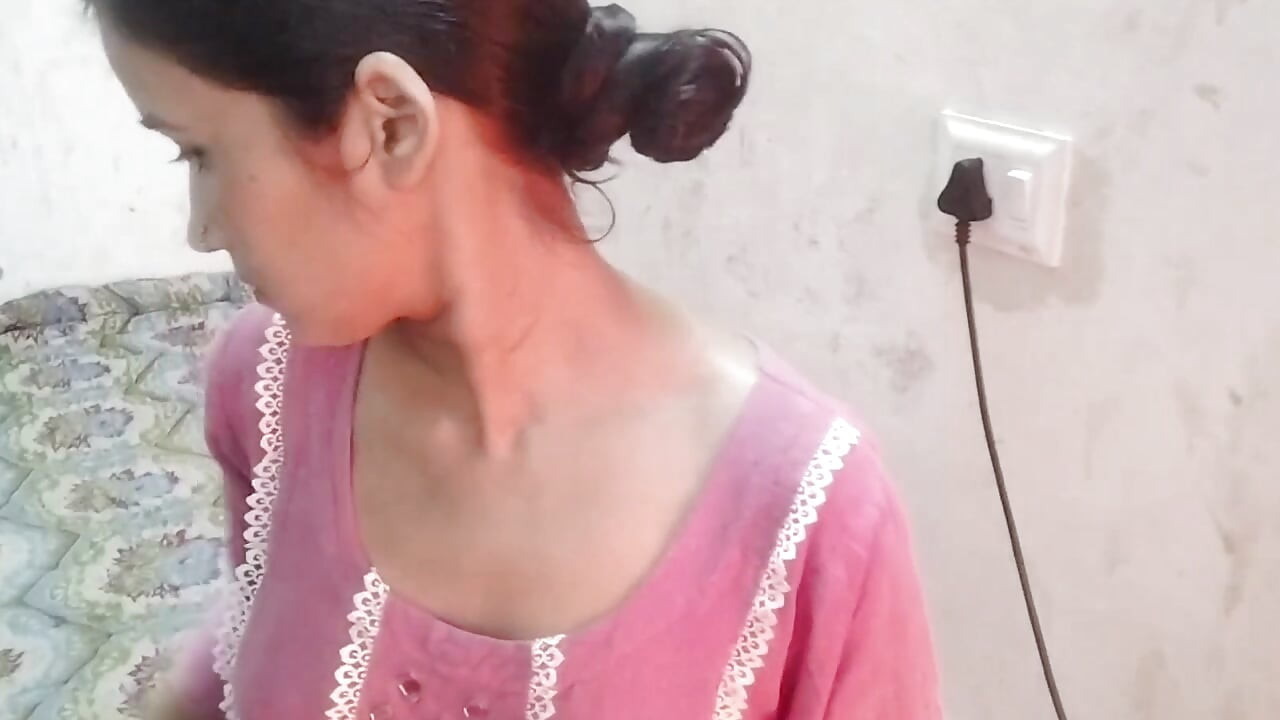 Muslim naukrani ko paise dekar jabar dasti pela