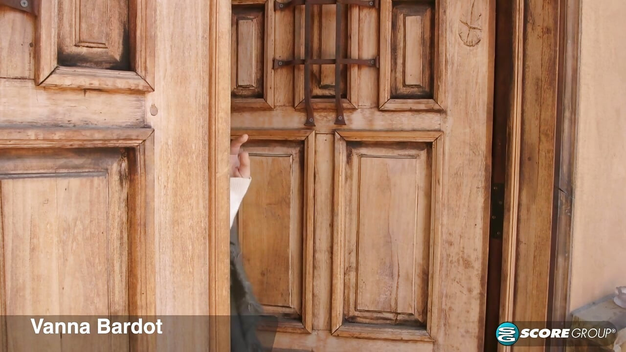 빨간 머리 브레이스페이스 반나 바르도 손가락으로 쪼이는 면도