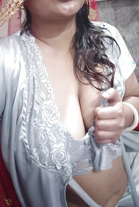 Randi bhabhi chudi salesman se