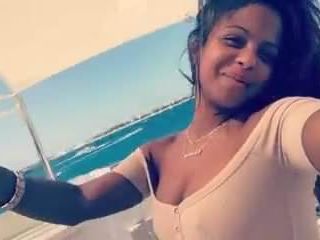 Christina Milian selfie sexy in barca