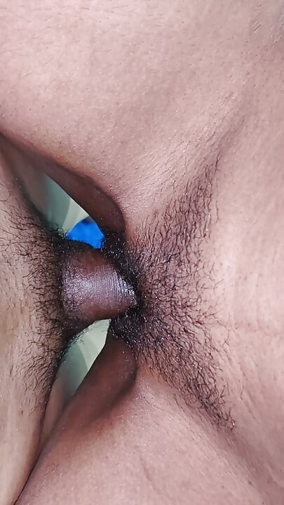 Jeg knullet stesøsteren min om natten. Stesøsteren min hadde det veldig gøy.