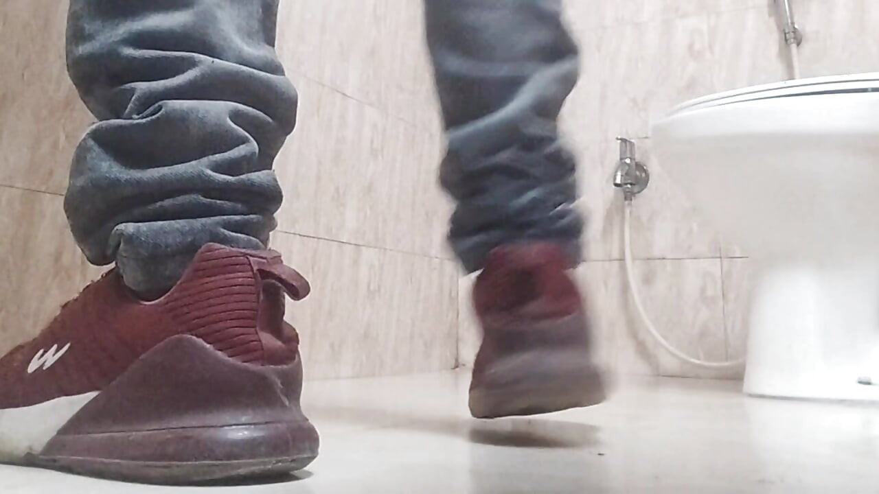 Hotel bhatroom gay mastarbet