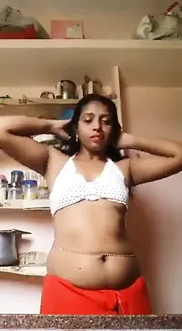 Horny married woman showing hairy pussy to bf nude show