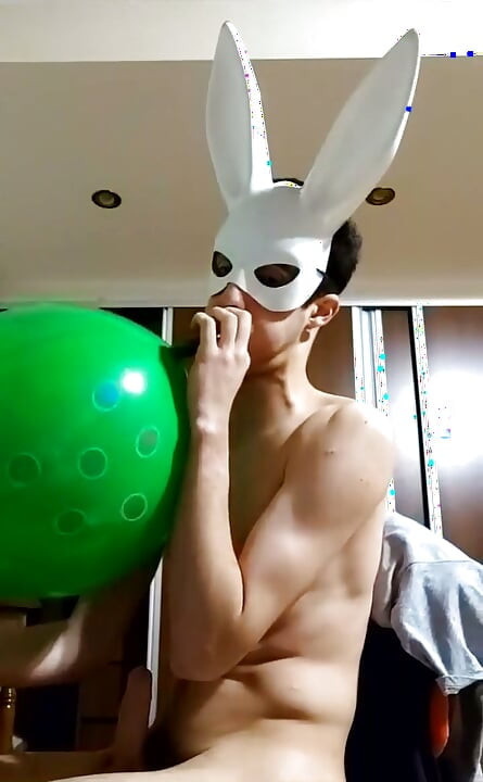 Bunny Looner Blowing up Big Balloons While Jerking off on Stream
