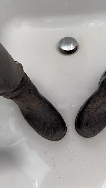 Watch me wee on my wellies peeing on boots