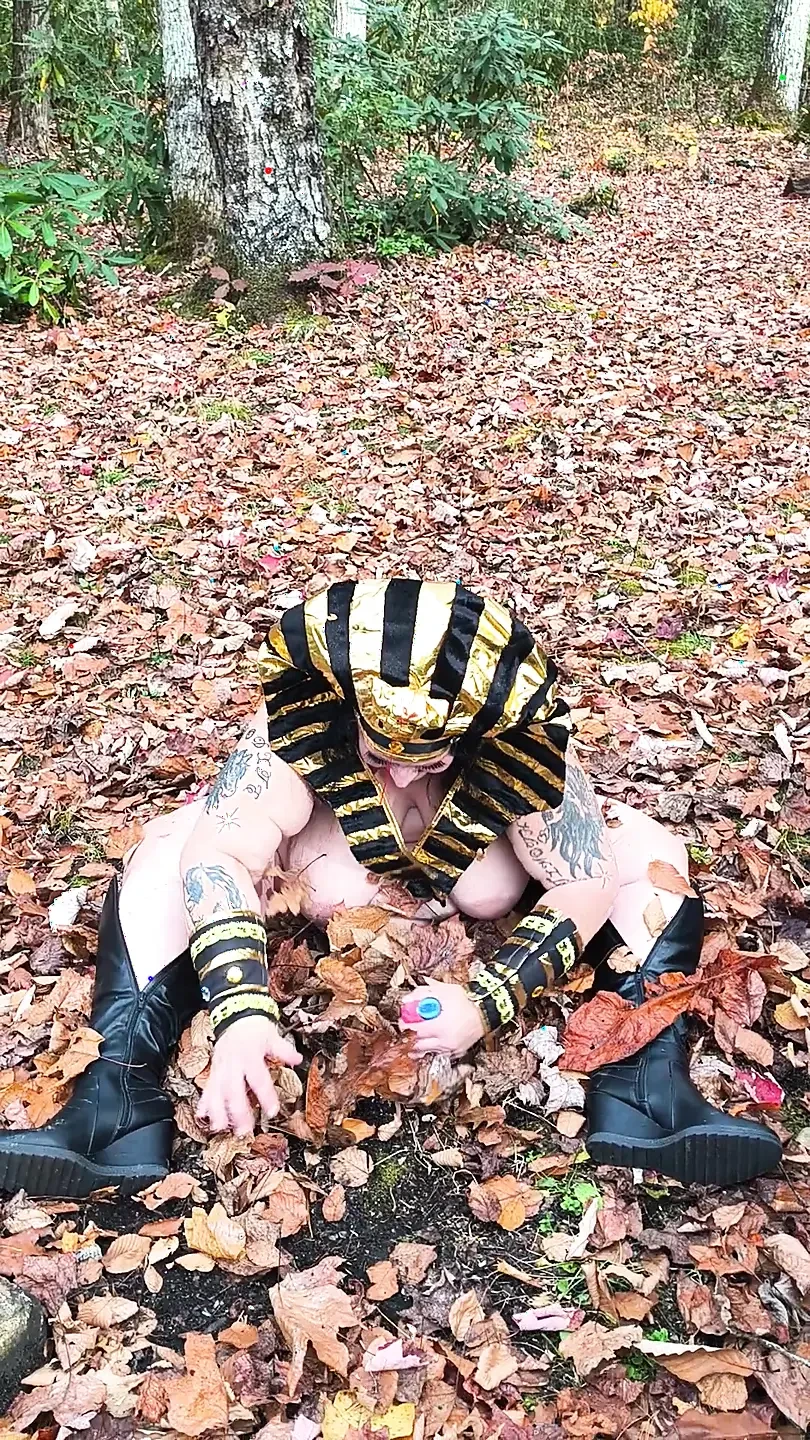Dirty Ass Leaf Playing in Her Ass Cumming She's Not Faking