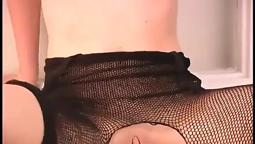 Veronica jett si cewek botak diundang ke kantornya untuk mewujudkan fantasi anehnya