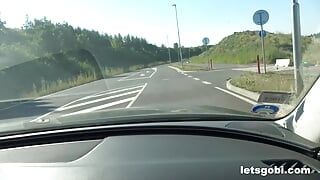 Pareja en la carretera - letsgobi