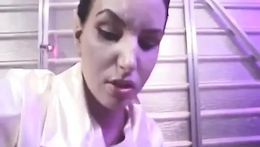 Verführerische brünette MILf nimmt massiven bbc in wilden hardcore