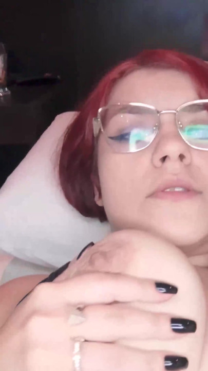 Неслухняний хлопець відтрахав мою пизду в басейні і кінчив у мене на ліжку | Кліп 2