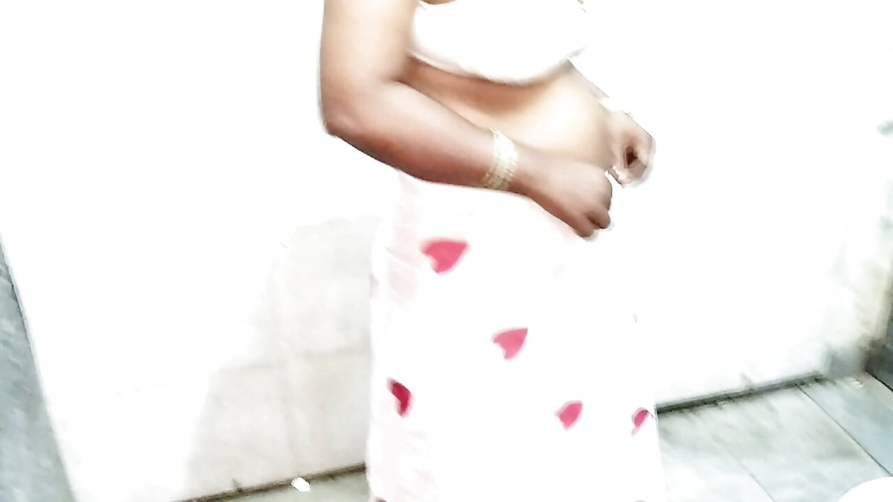Garam Mood Aur Bathroom Ka Romance 💦 | Bhabhi Ki Shararat