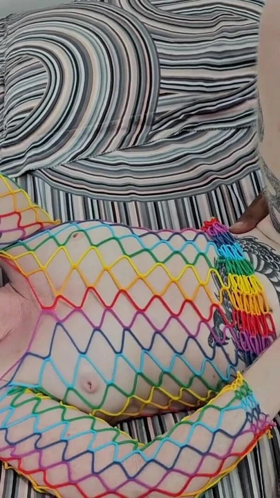 "Para que mi esposo aceptara ir a la fiesta de navidad, tuve que darle mi culo a su puñetazo"