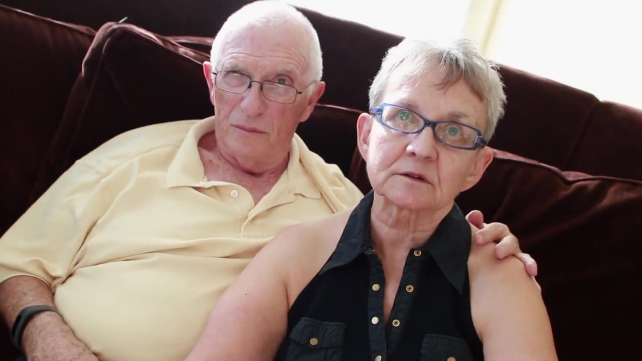 Naughty mature slut is getting fucked in a threesome