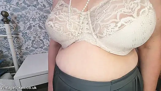 CAN AUNT JANE SEE YOUR COCK GROWING ALL BIG AND HARD