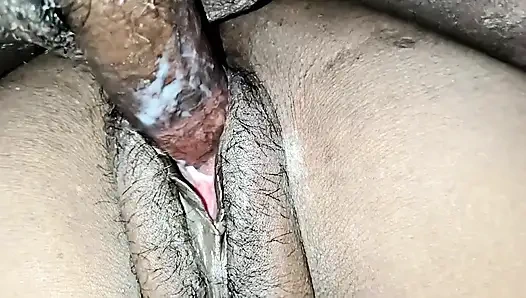 Hintli köylü güzel ateşli yenge göğüslerini gösteriyor