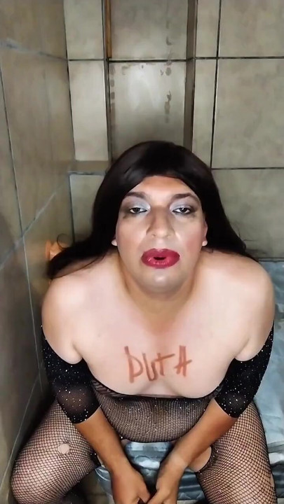 Shemale slut Taking urine and putting her fingers in her ass. | Clip 1