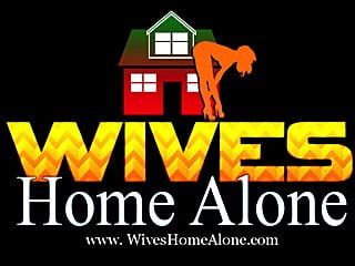 Cachonda esposa sola en casa