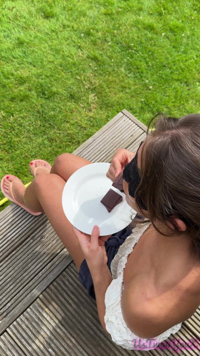 Food Fetish: wife needs cum on her chocolate - Fansly teaser