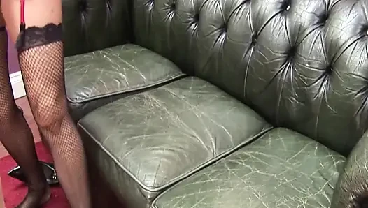 Klas kedicikler sahne 3_busty lezbiyen arkadaşlar yeni takma yaraklarını birlikte deniyor
